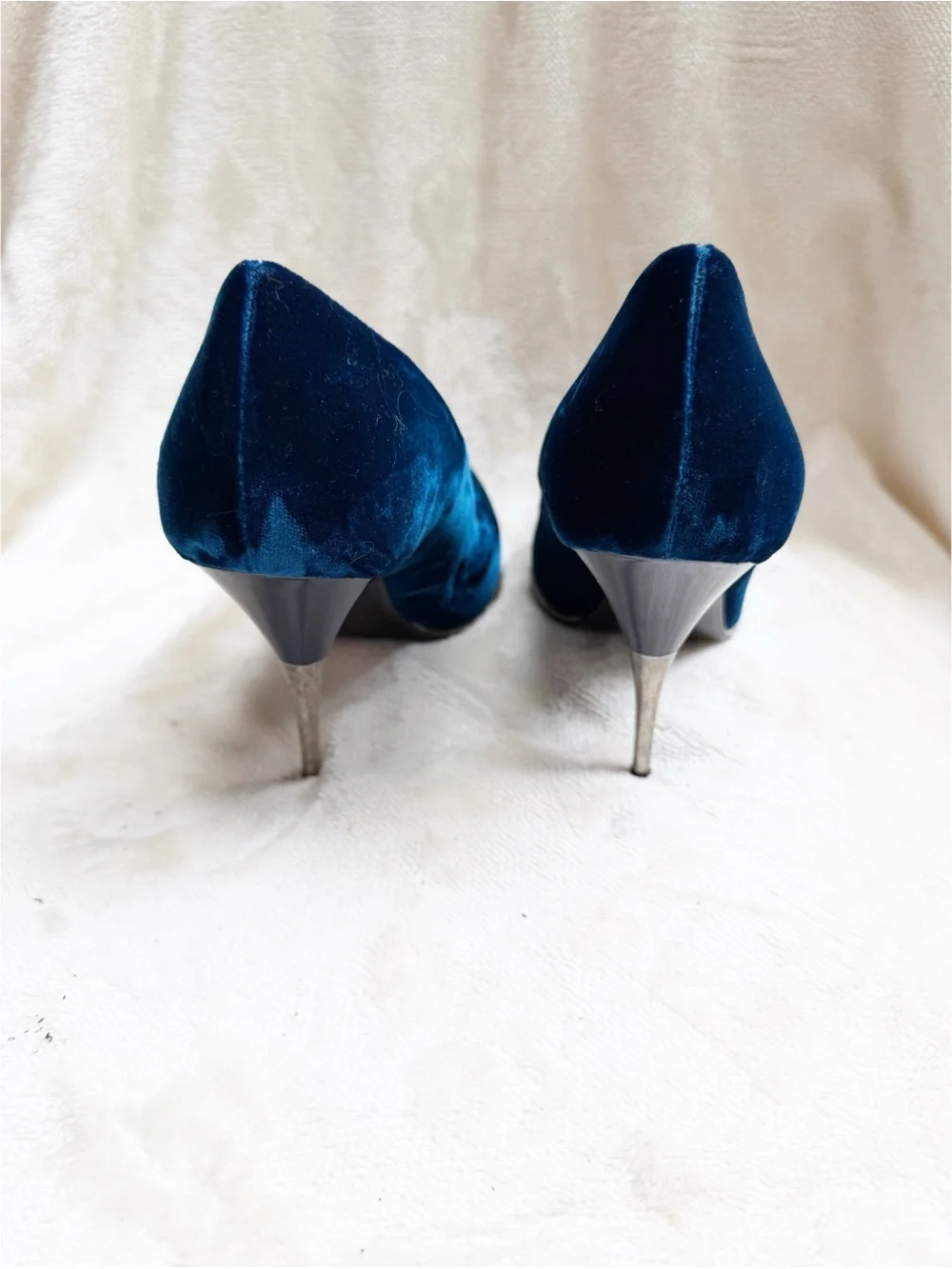 NWOT Stella McCartney Velvet Pointed Toe Pumps in Deep Blue - Picture 3 of 5